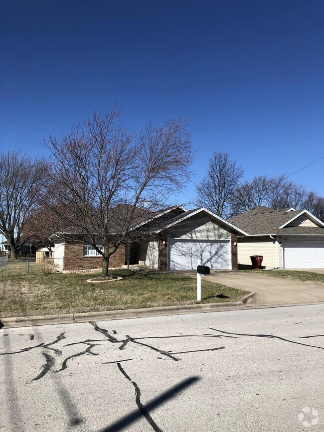 Building Photo - 1507 N Engel Ave Rental