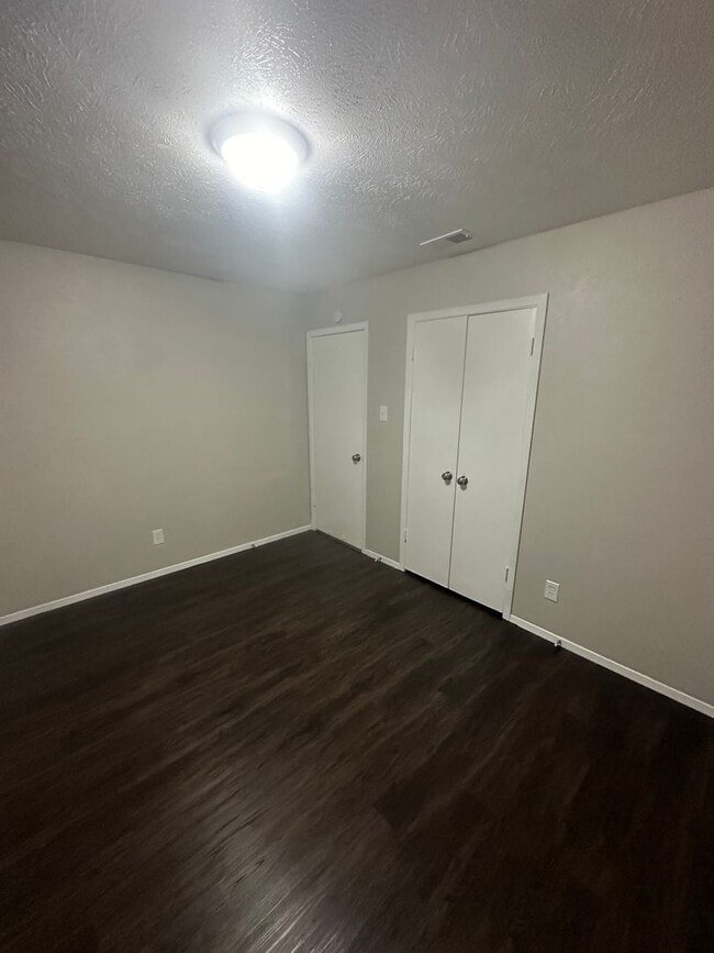 Photo - 667 Edgeglen Dr