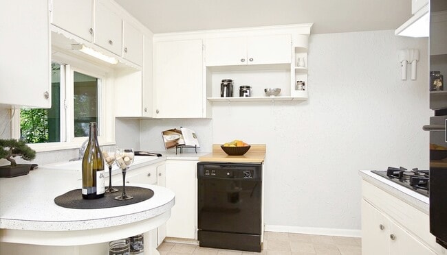 Cocina - 14526 Evanston Ave N