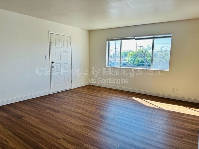 Photo - 1668 W Ashlan Ave