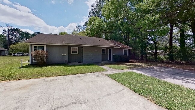 Building Photo - Comanche Street Duplexes Unit 1130 Comanche St. #402