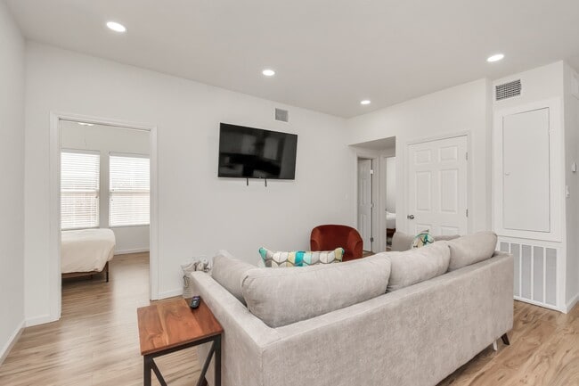 Photo - 1812 Wheeler Ave Unit 1