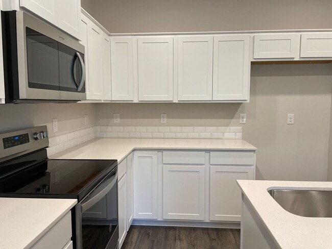 Photo - BEAUTIFUL 3 Bed 2.5 Bath Home in Vancouver! Stainless Steel Appliances!