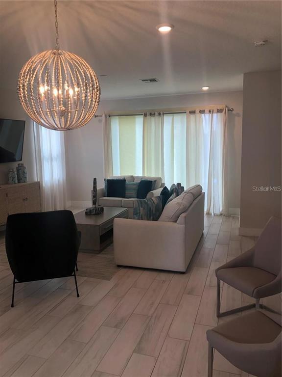 Photo - 820 Driving Range Ct