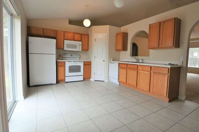 Photo - DELTONA: 3 bed/2 bath, Single Family Home