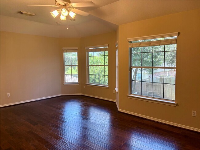 5607 Eagle Sky Blvd