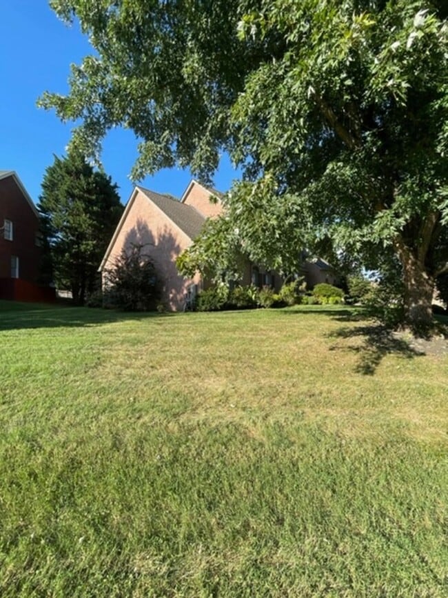 Photo - West Knoxville, Farragut 37934 - 4 bedroom, 3.5 bath, 2 Story Brick Home -Contact Debra Johnson (...