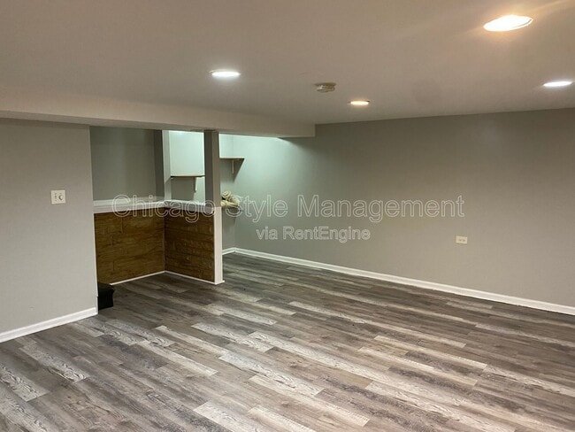 Building Photo - 9040 S Dauphin Ave Unit D