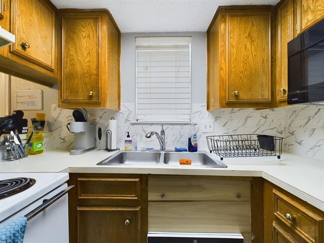 Photo - 706 W 22nd St Unit 101