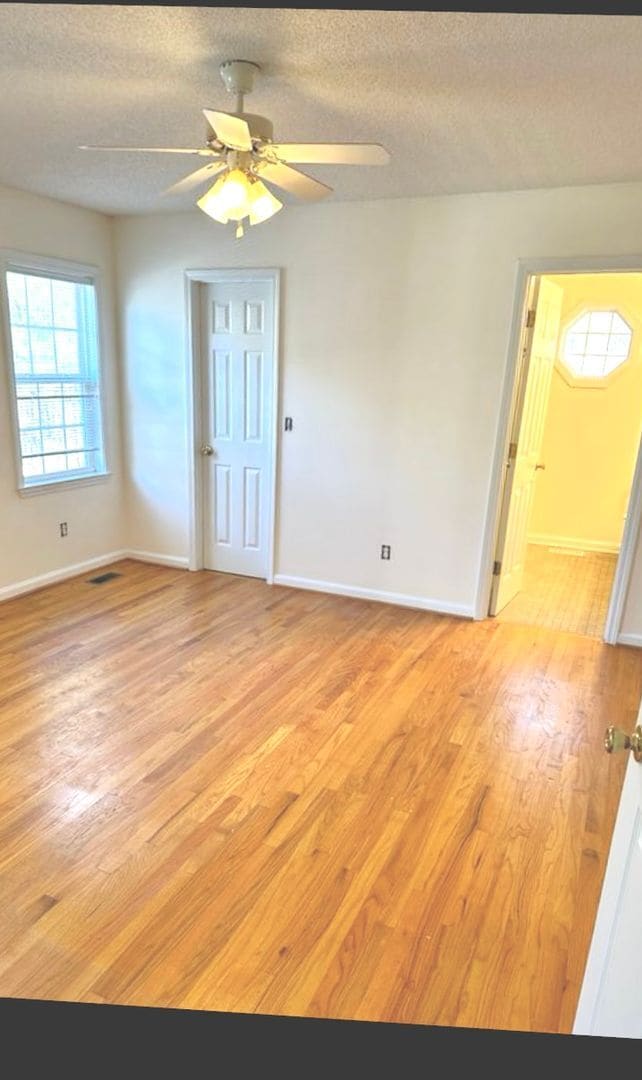 Photo - Charming 3 Bed / 2 Bath Home with Screened Porch + Fenced Yard in New Bern