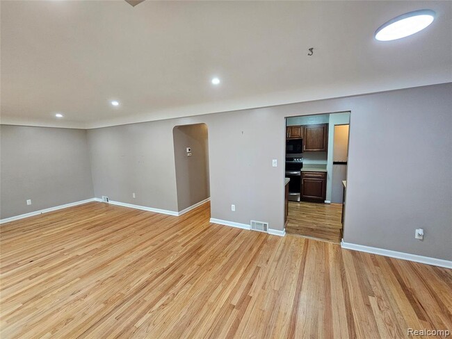 Photo - 29624 Rosslyn Ave