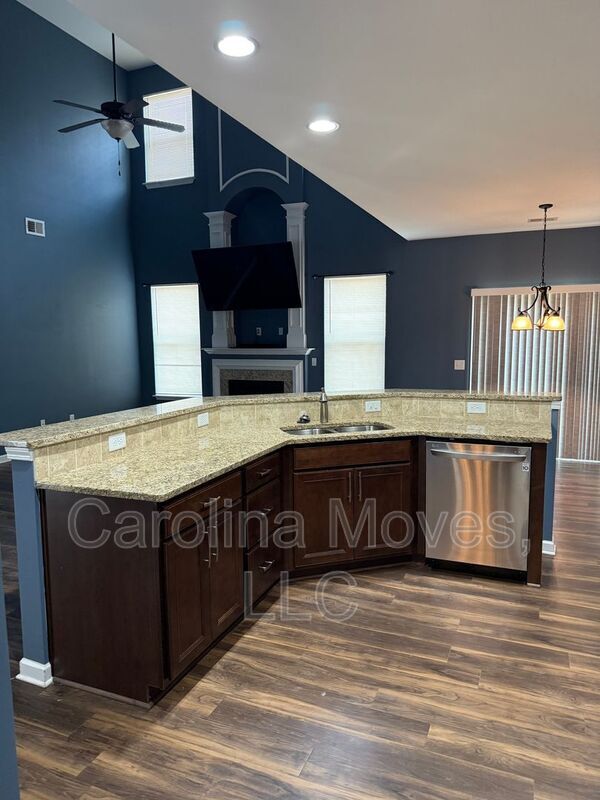 Photo - 451 Riverdale Rd