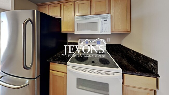 Building Photo - Coming soon! Charming top-floor condo with fully equipped kitchen - Water, sewer, and garbage inc...