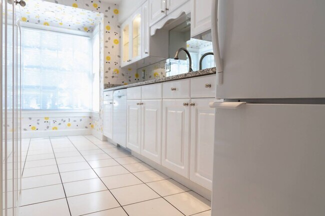 Photo - GHENT SQUARE