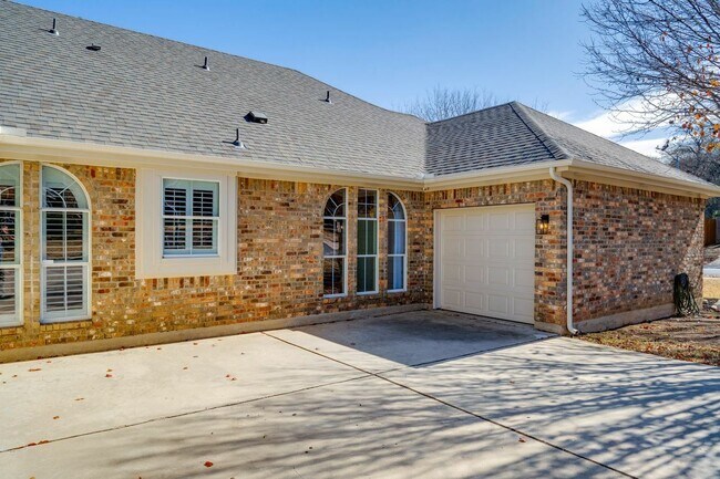 Photo - 2916 Alsatia Dr