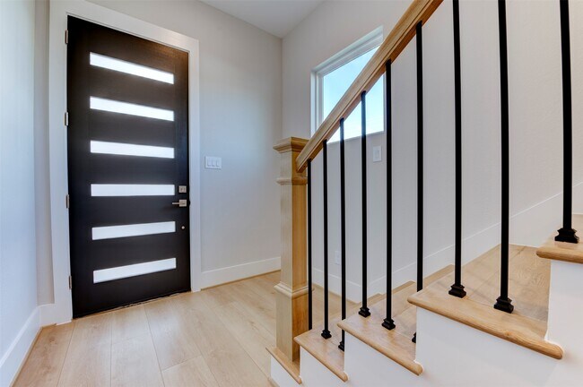Photo - 5138 Rosslyn Rd