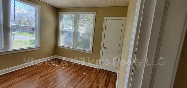 Photo - 742 Ontario St