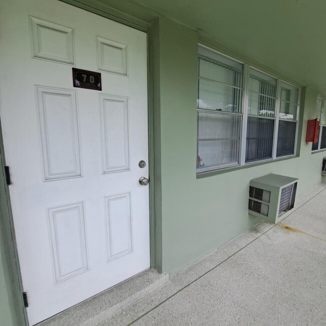 Building Photo - 70 Easthampton C Rental