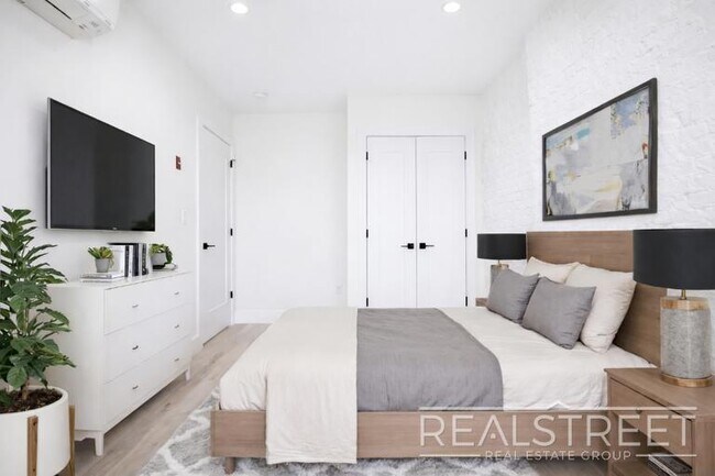 Photo - Knickerbocker Ave Unidad 2B