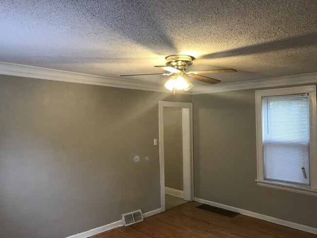 Photo - AVAILABLE NOW - 2 Bed 1 Bath Home in Craft...