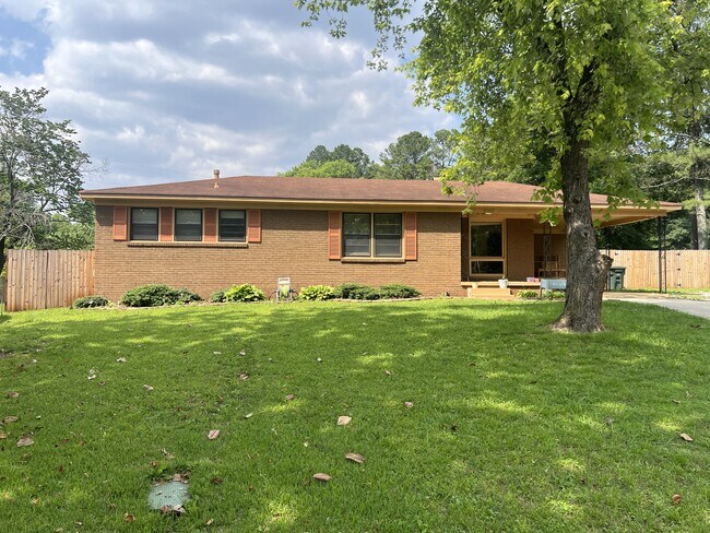 Photo - 3207 Tucker Dr NW