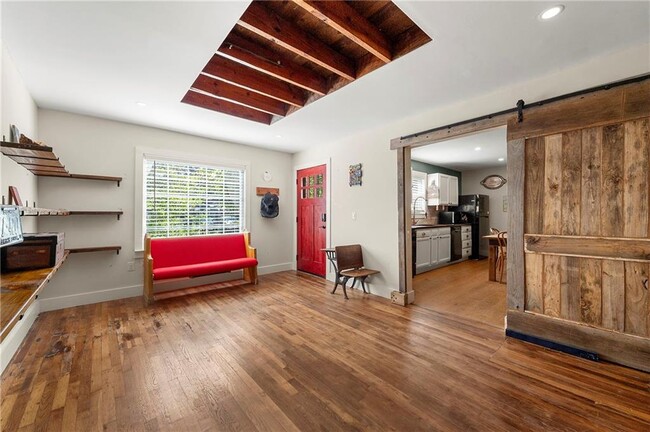 Photo - 948 Margaret Pl NW