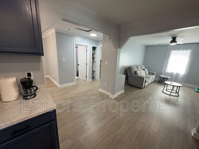 Photo - 1614 Murchison Rd