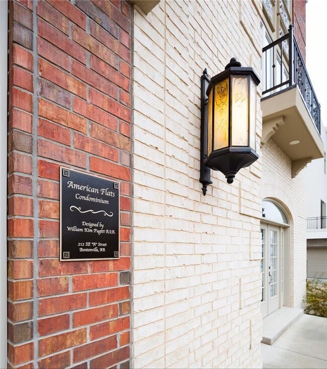 Building Photo - 212 SE A St Unit 13