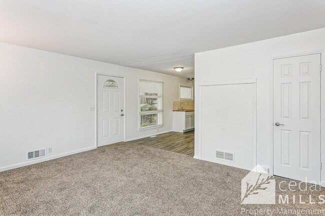 Photo - 1422 Cloverdale Dr