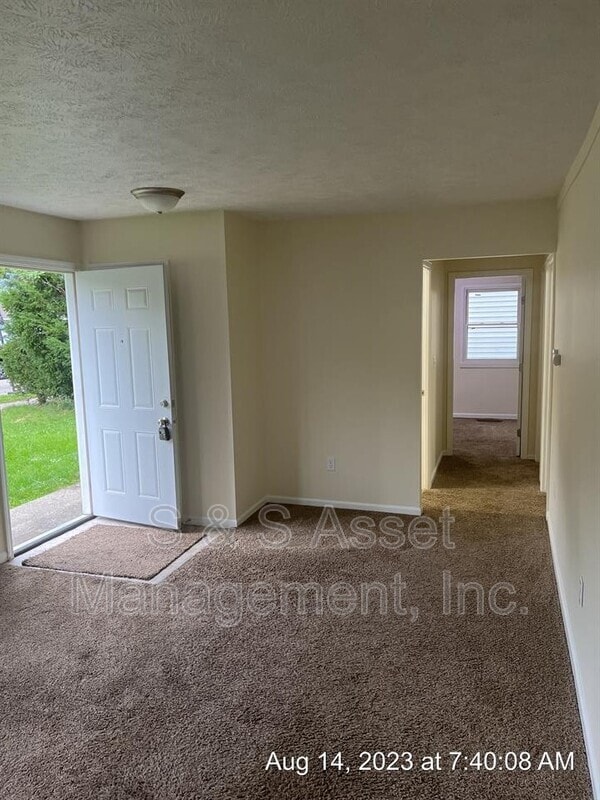 1235 Glenn St