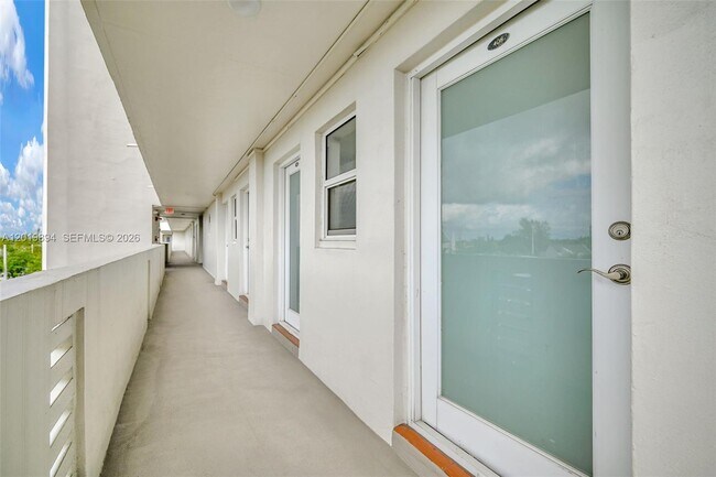 1075 NE Miami Gardens Dr Unit 408
