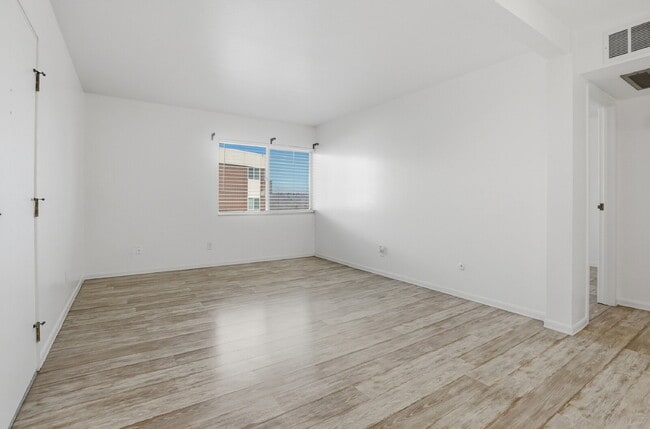 Building Photo - $1,495.95 - 1 Bed, 1 Bath Condo in Denver with In Unit #16