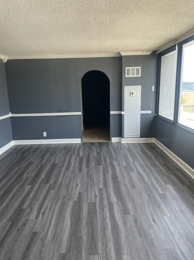 Photo - 1 bedroom studio high-rise condo Unit 1001