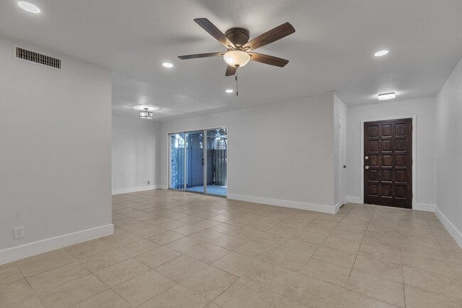 Photo - 100 Royal Way Dr