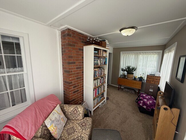 Photo - 31 Winona St W Unit #1