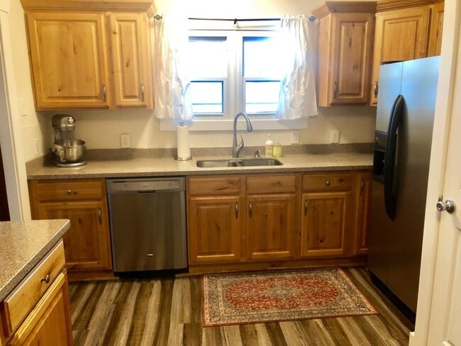 Photo - 471 E 300 S