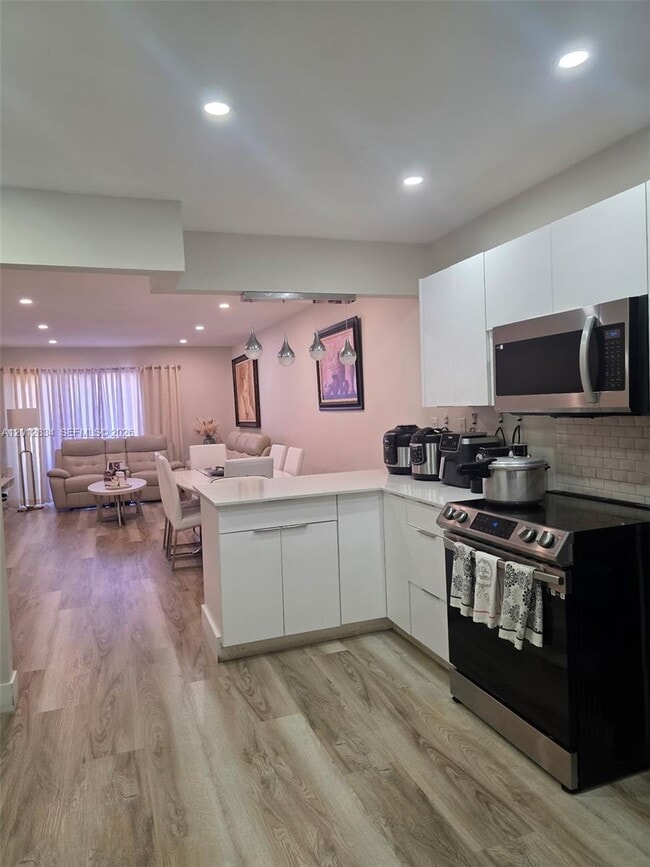 Photo - 1900 W 54th St Unit 406
