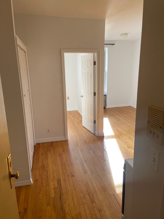 Photo - 16 Conselyea St Unit 3