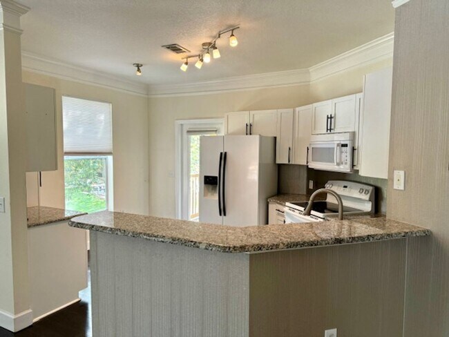 Photo - Stunning 2/2 Condo For Rent in Mirabella -... Unit 207
