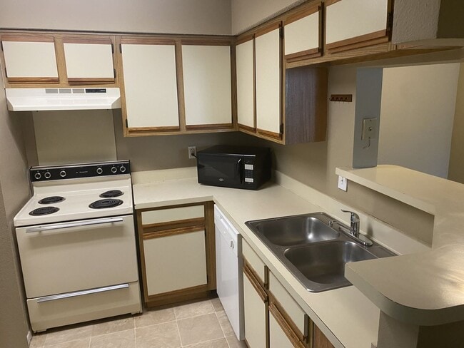 Photo - Large 1 Bedroom 1 Bath with fireplace and washer and dryer
