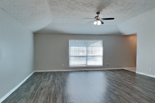 Photo - 16358 Maplemont Dr