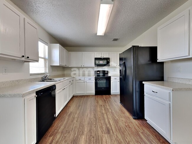 Photo - 1039 Mazourka Dr