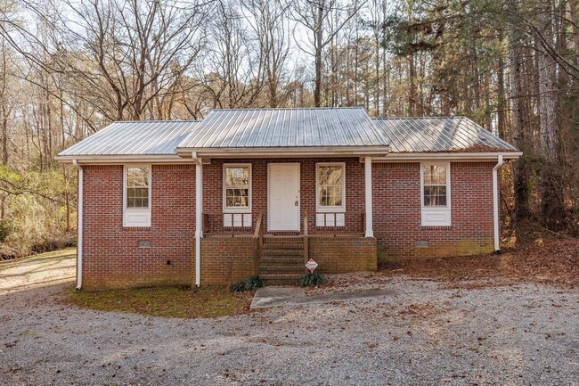 Building Photo - Charming 3-Bedroom Brick Home in Oconee County