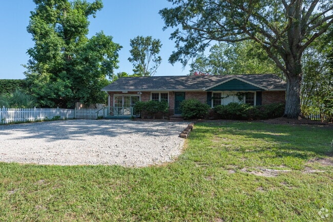 Building Photo - Students Welcome! Rental