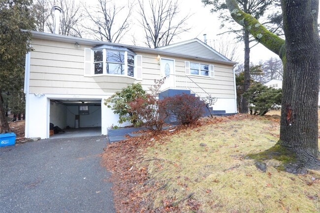 Photo - 11 Olin Dr House