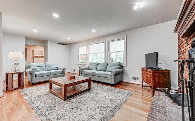 Photo - 206 Dunbeath Ct