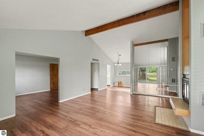 981 Meadowbrook Dr