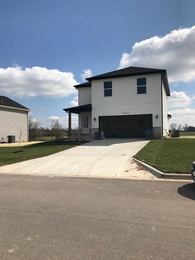 Building Photo - Executive Rental -  4 Bedroom 3 Baths