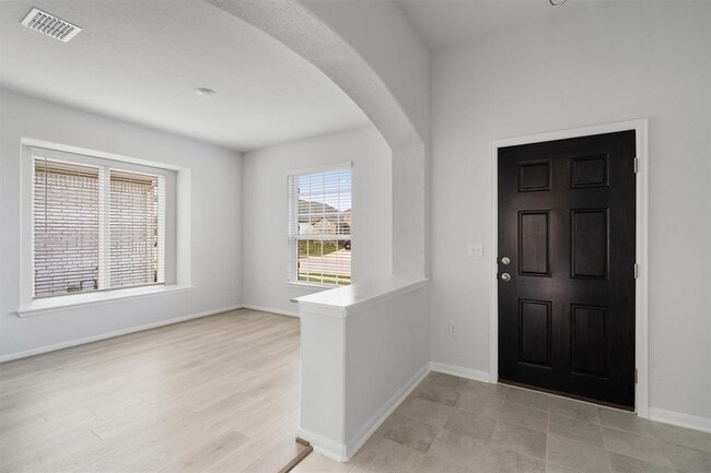 Photo - 315 Diamondleaf Dr