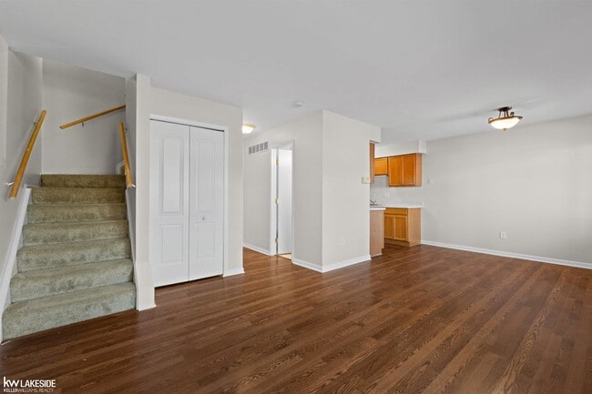 Photo - 2012 Orchard Crest St